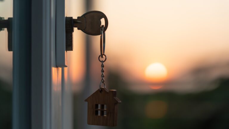 Jak wybrać odpowiednią lokalizację: od centrum miast po tereny podmiejskie